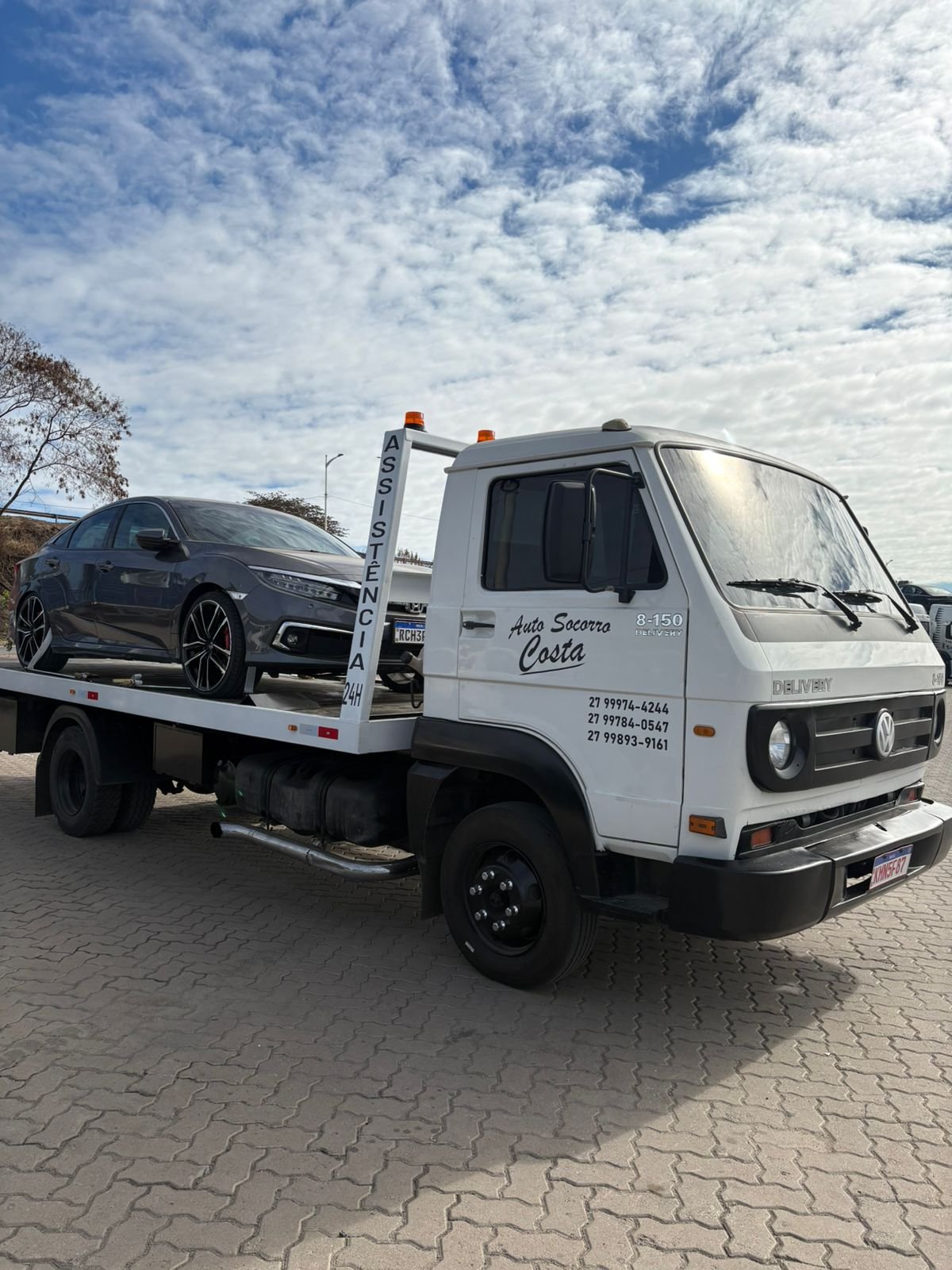 Guincho Auto Socorro Costa transportando veículo